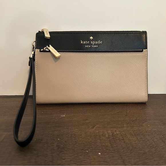 Kate Spade Wristlet - Picture 3 of 11